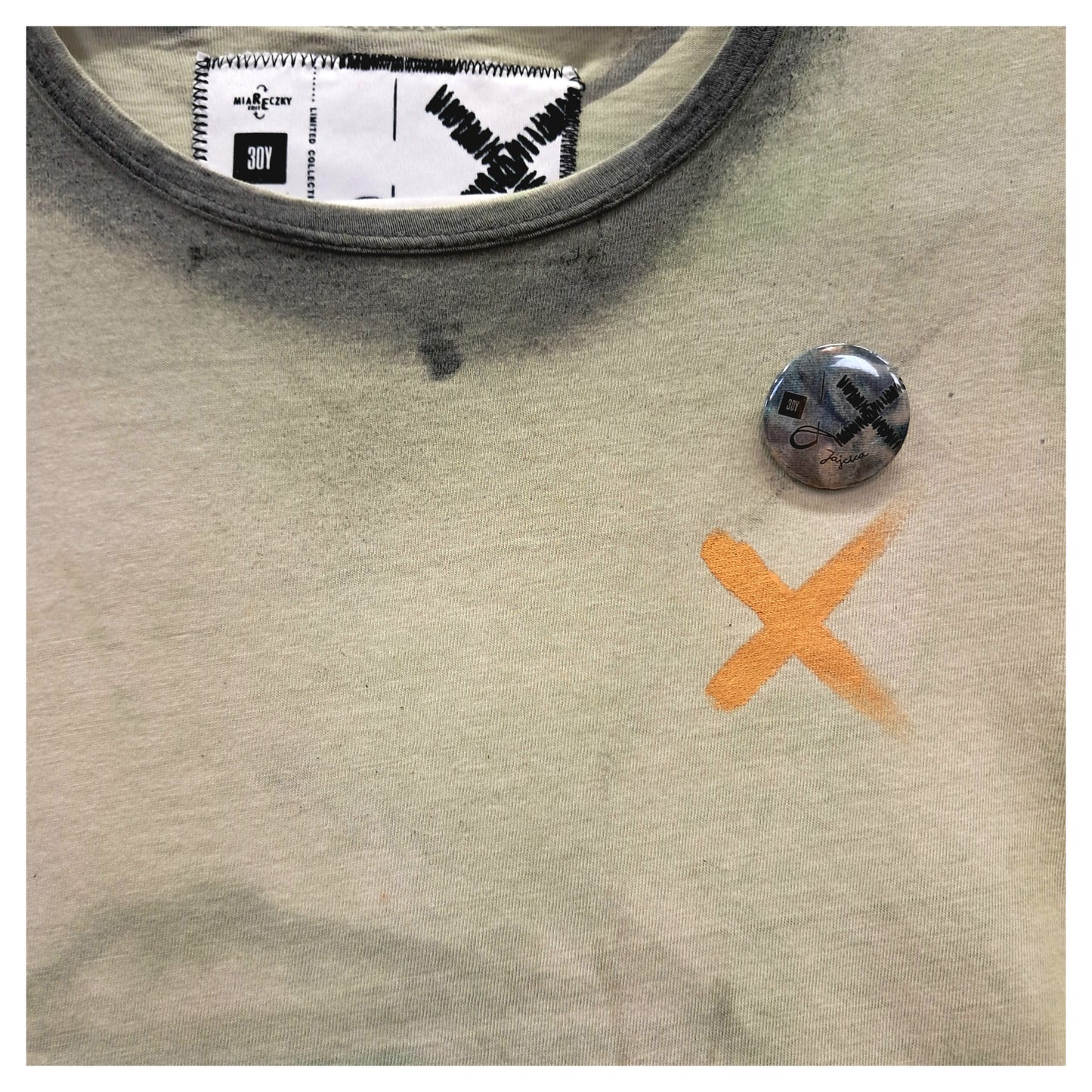 'a szomszéd' T-SHIRT