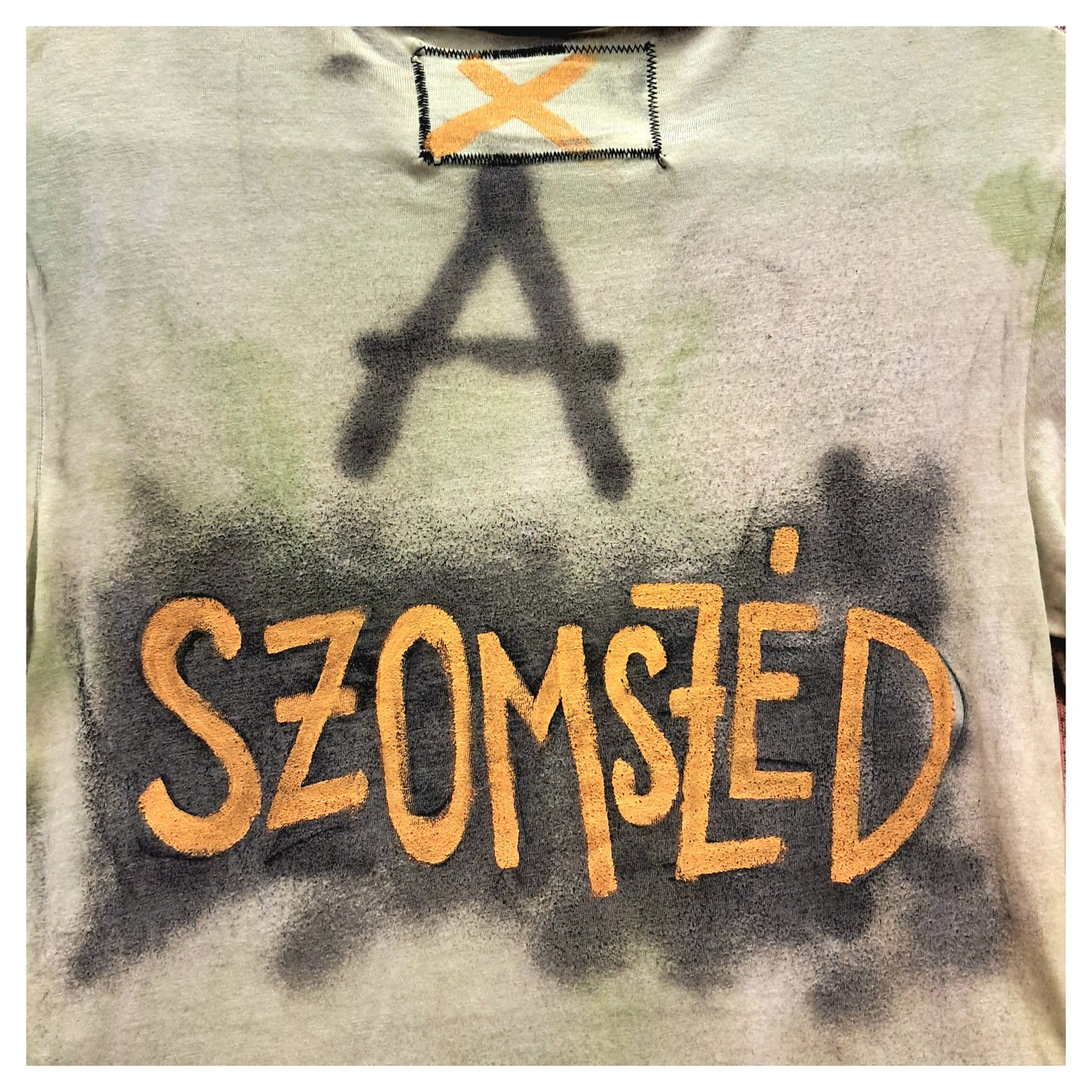 'a szomszéd' T-SHIRT