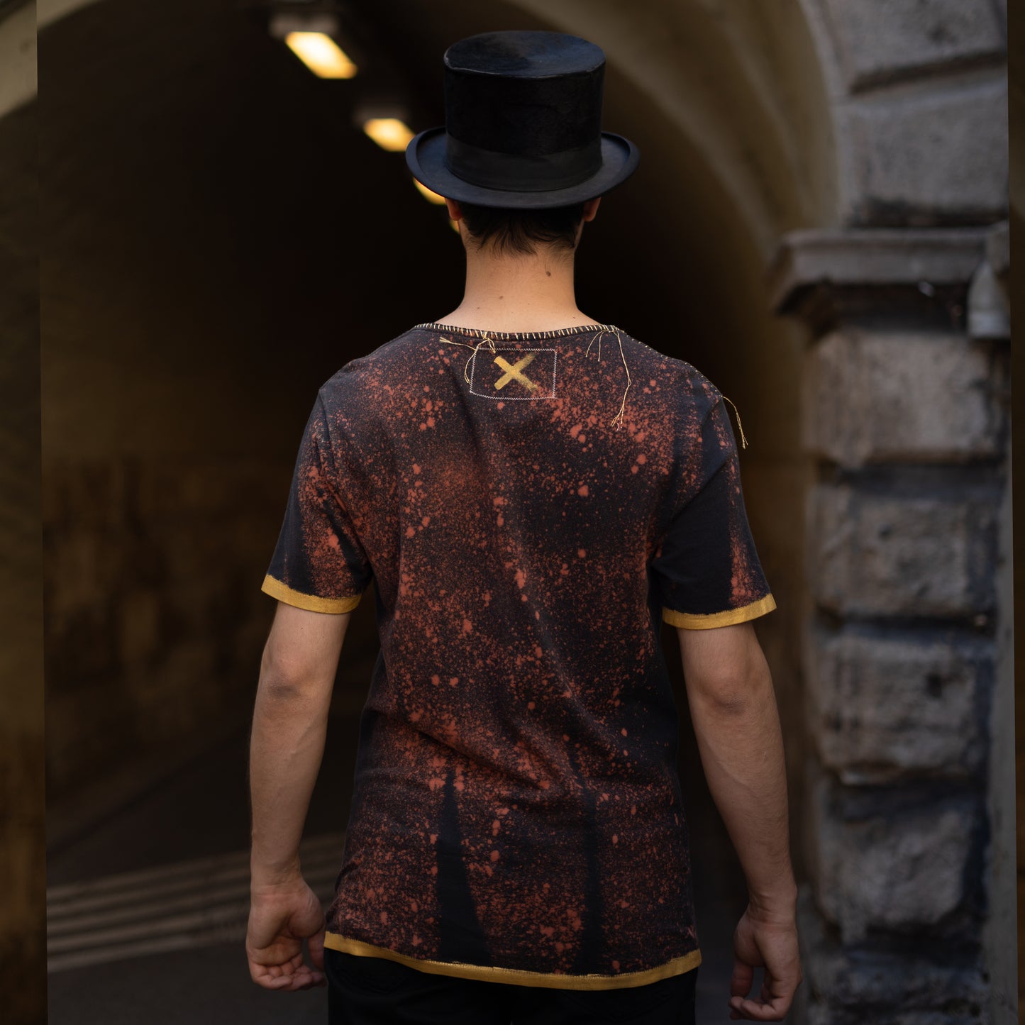 'a szomszéd' BLACK T-SHIRT