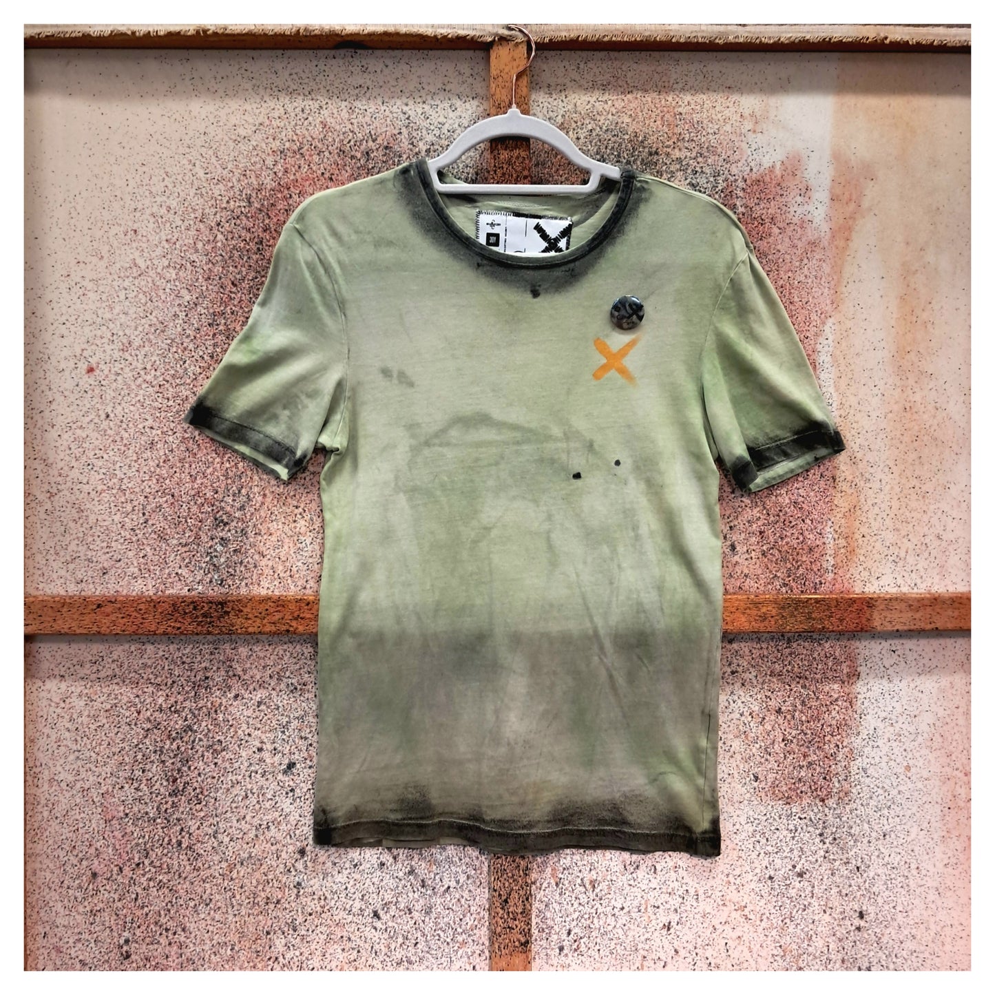 'a szomszéd' T-SHIRT