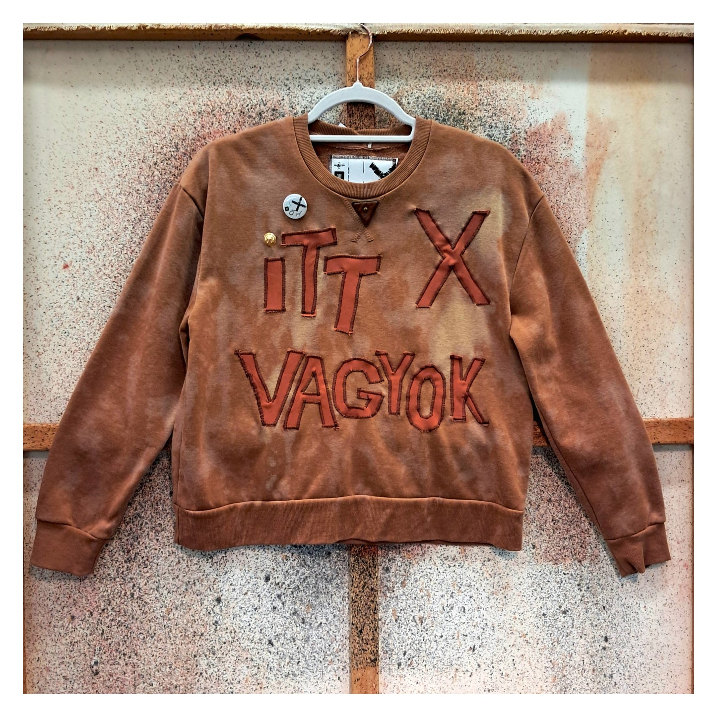 'itt vagyok jól vagyok' SWEATER