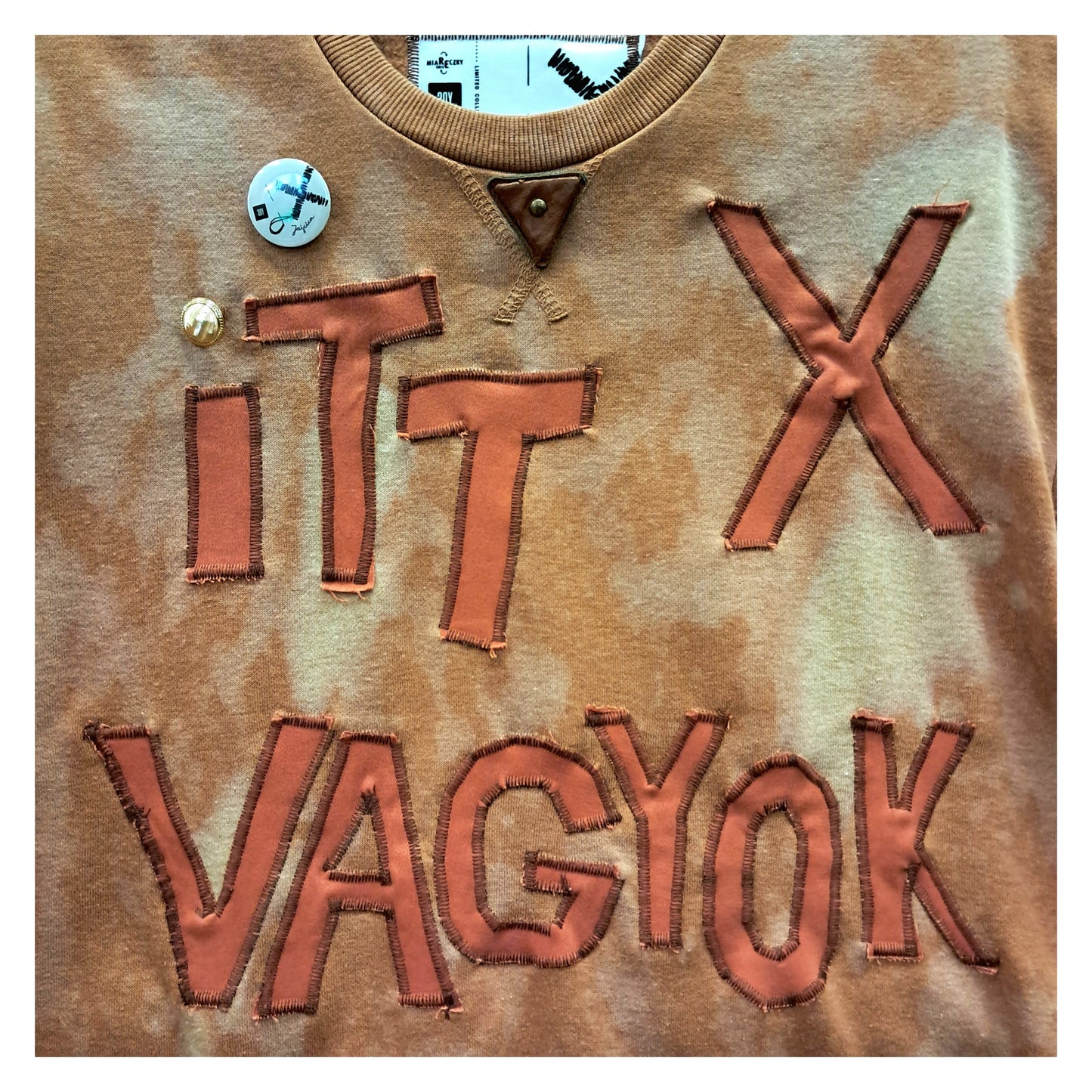 'itt vagyok jól vagyok' SWEATER