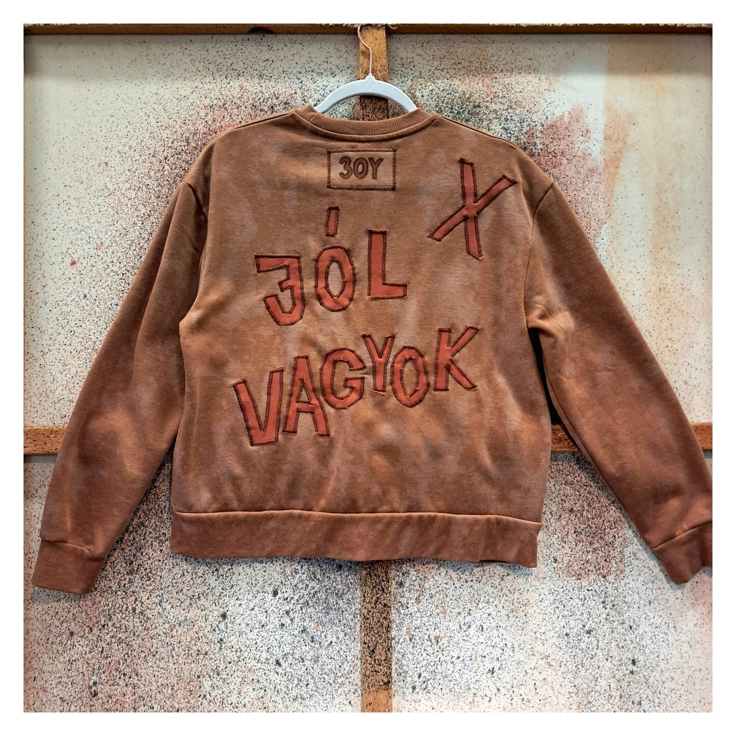 'itt vagyok jól vagyok' SWEATER
