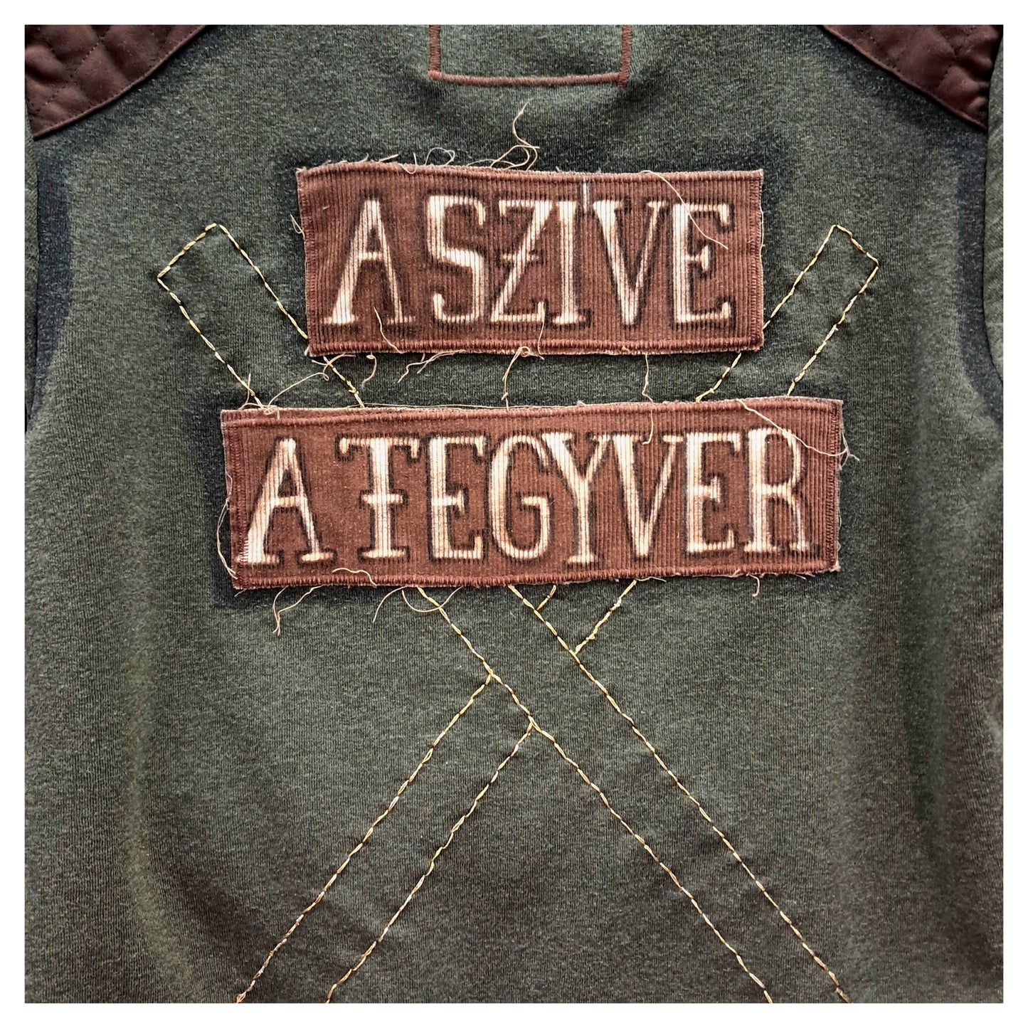 'fegyver a szíve' sweater