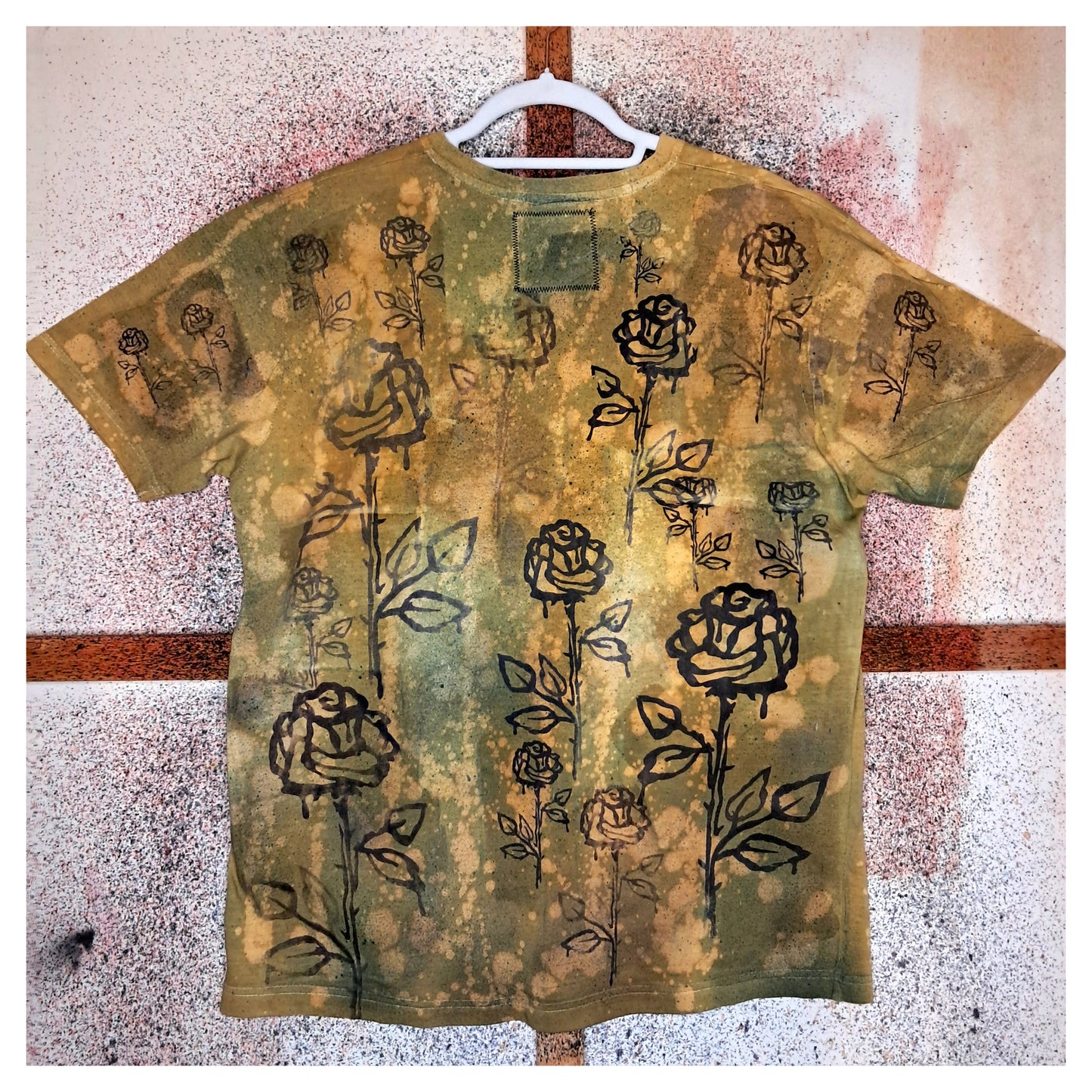 GREEN ROSES T-SHIRT