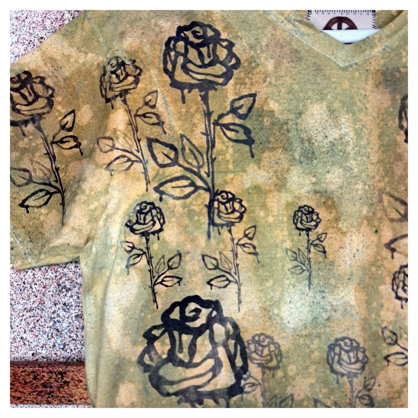 GREEN ROSES T-SHIRT