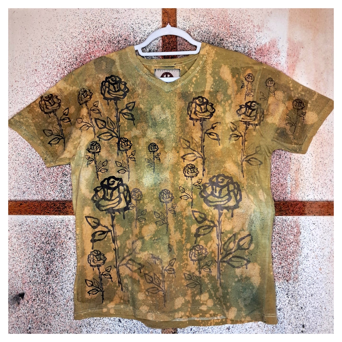 GREEN ROSES T-SHIRT