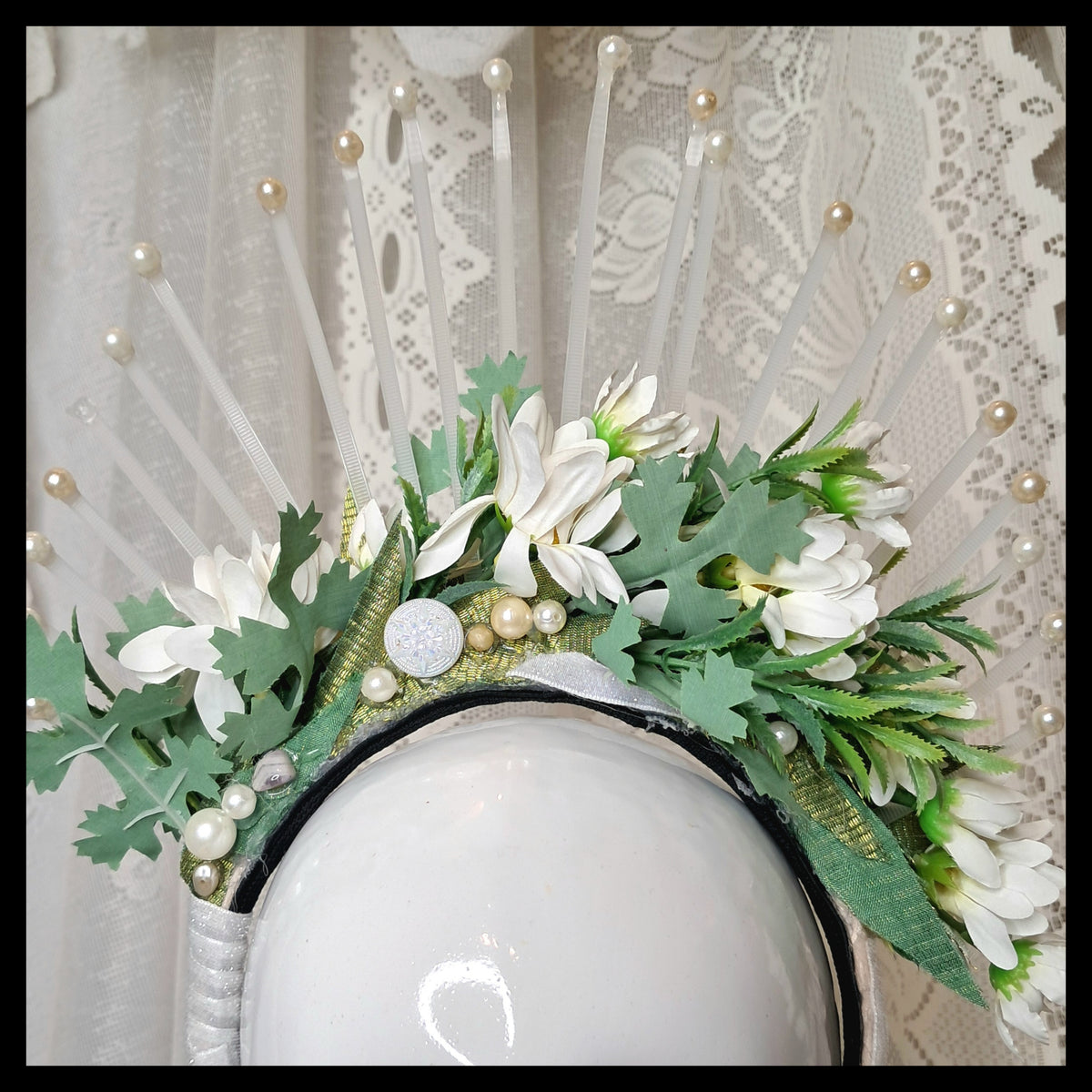 WHITE TIARA