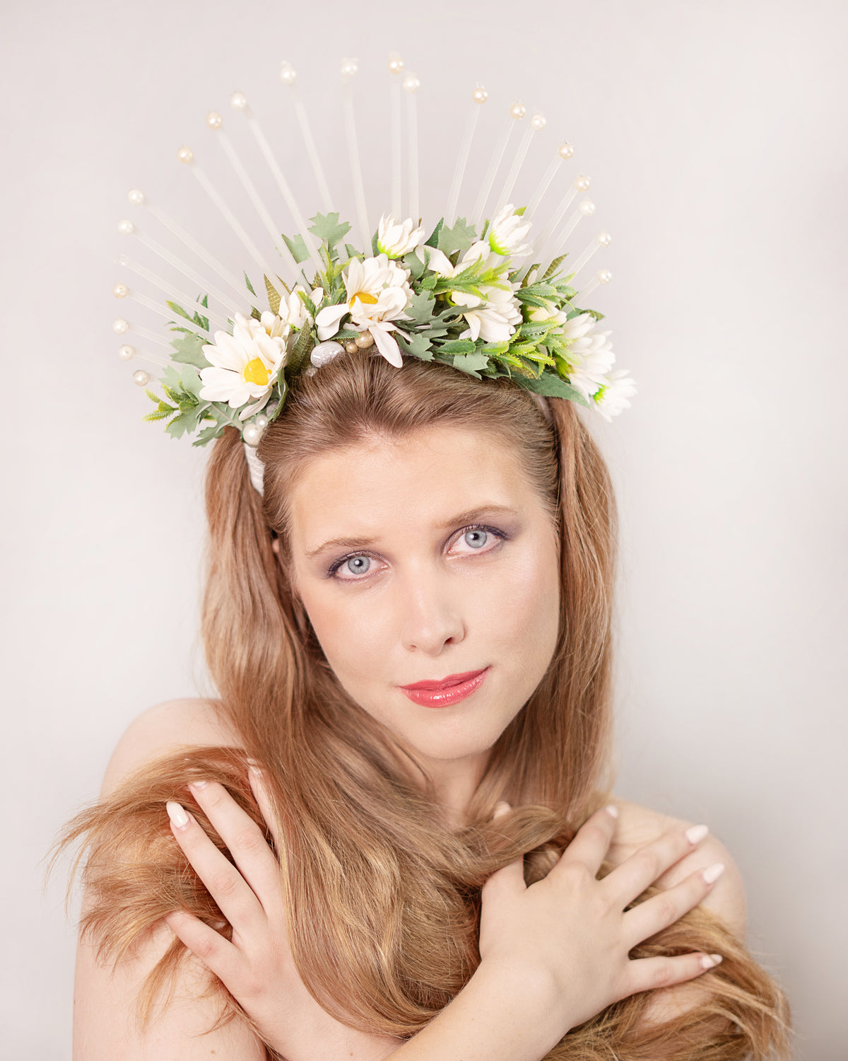 WHITE TIARA