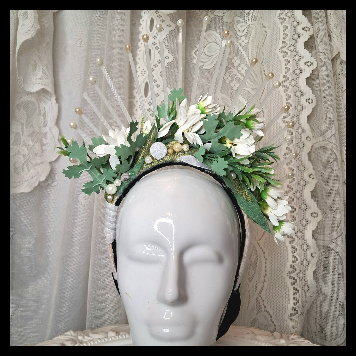 WHITE TIARA