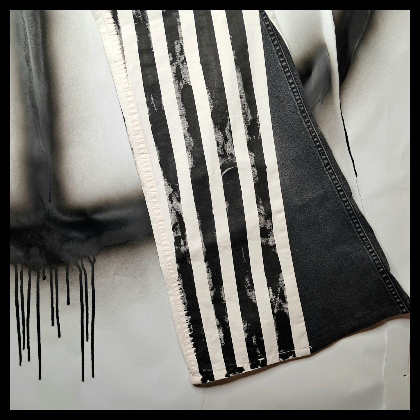 WHITE STRIPES JEANS