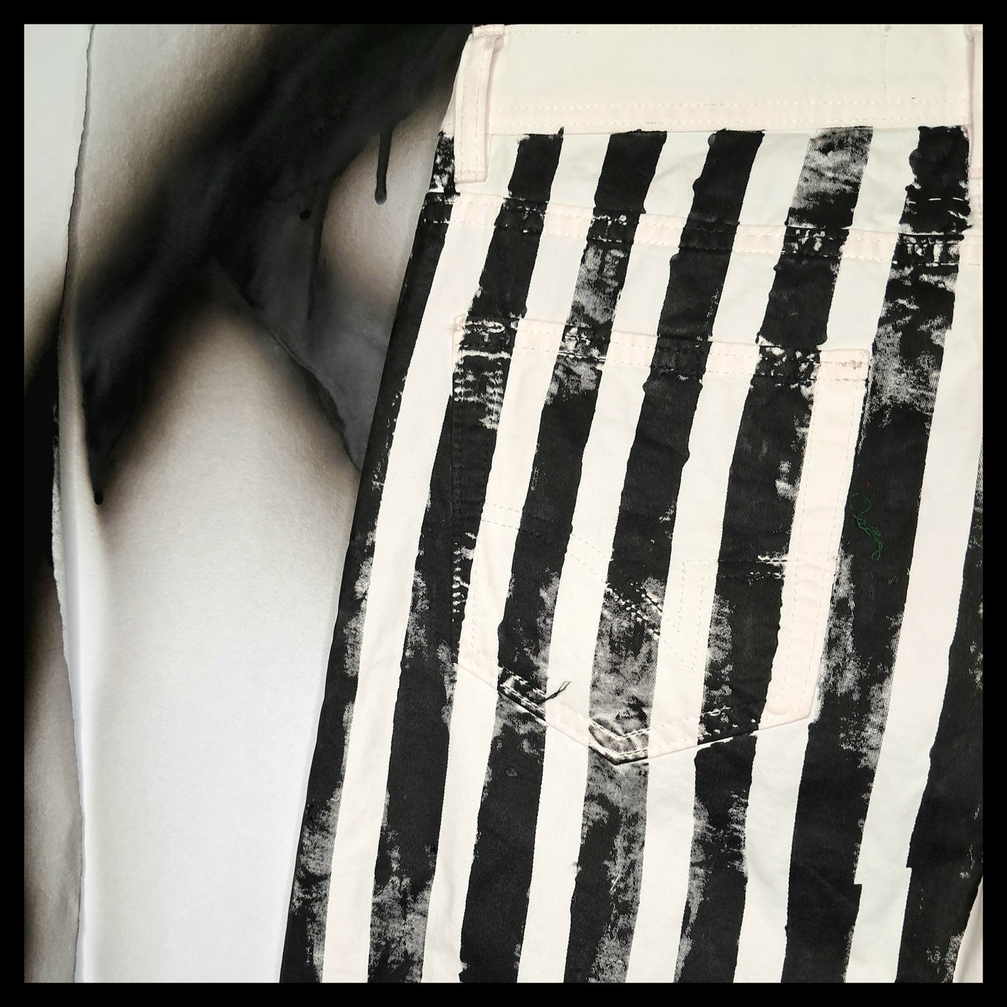 WHITE STRIPES JEANS